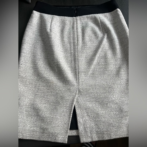 Banana Republic Pencil Skirt Black Trim Size 4 Lined 22” Back Slit - Picture 5 of 9